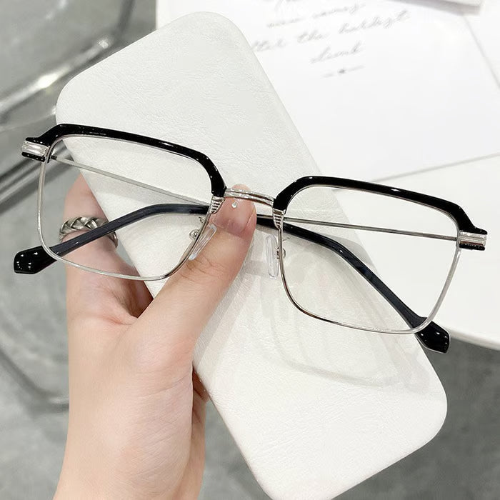 Stylish photochromic prescription glasses for men and women, anti-blue light, anti-fatigue, and sophisticated women's reading glasses.